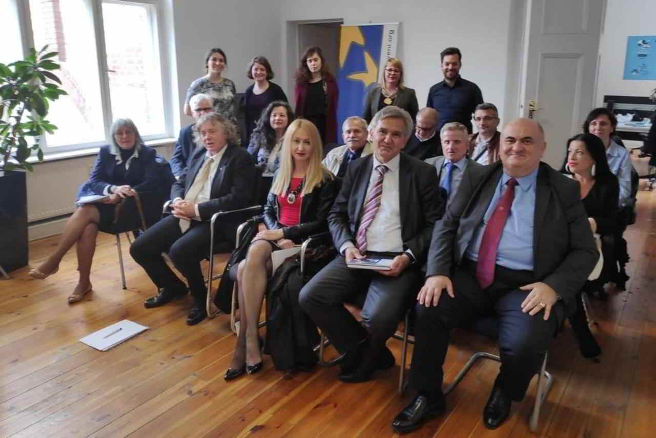 Minderheiten aus Bosnien und Herzegowina besuchen das FUEN Büro in Berlin Minderheiten aus Bosnien und Herzegowina besuchen das FUEN Büro in Berlin