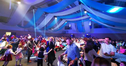 Oktoberschulfest bei Audi Hungaria Schule bringt deutsche Festkultur nach Ungarn Oktoberschulfest bei Audi Hungaria Schule bringt deutsche Festkultur nach Ungarn
