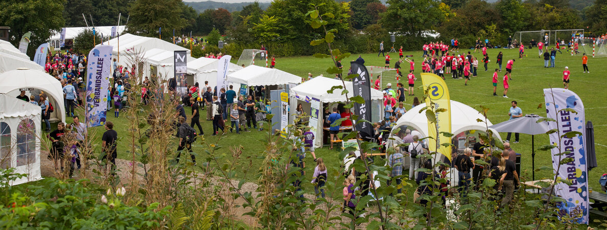 Überraschend viele Besucher auf dem Knivsbergfest Überraschend viele Besucher auf dem Knivsbergfest