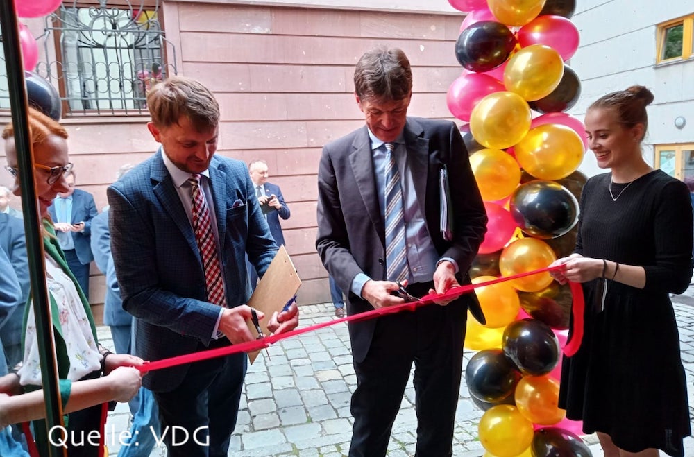 Eine doppelte feierliche Eröffnung des Jugendzentrums mit dem Projekt LernRAUM.pl und des Forschungszentrums der Deutschen Minderheit. Eine doppelte feierliche Eröffnung des Jugendzentrums mit dem Projekt LernRAUM.pl und des Forschungszentrums der Deutschen Minderheit.