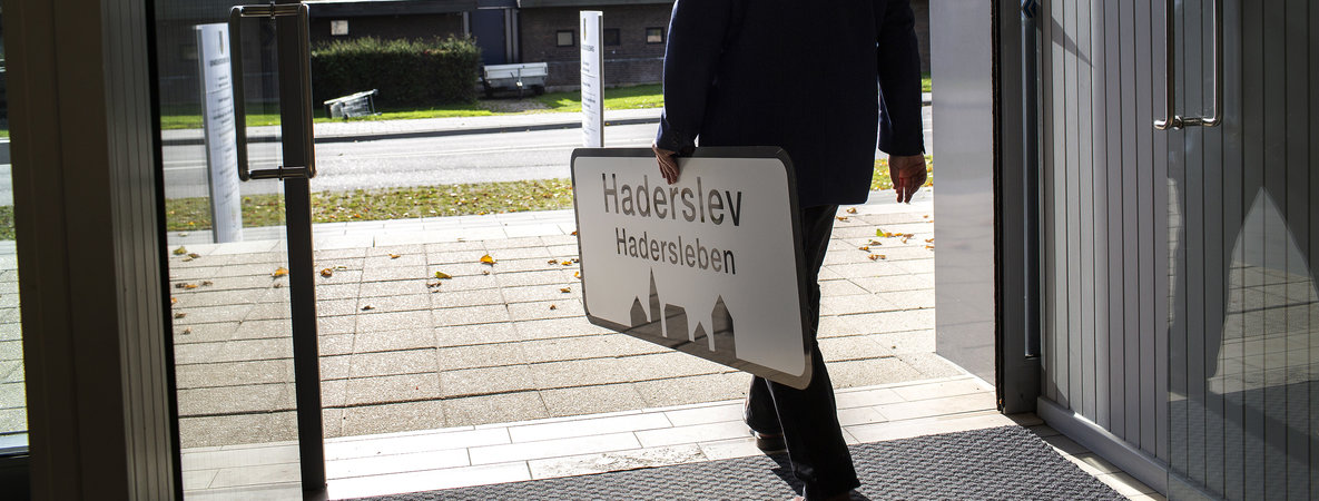 Mehrsprachige Ortsschilder: Das sind die Argumente dafür und dagegen Mehrsprachige Ortsschilder: Das sind die Argumente dafür und dagegen