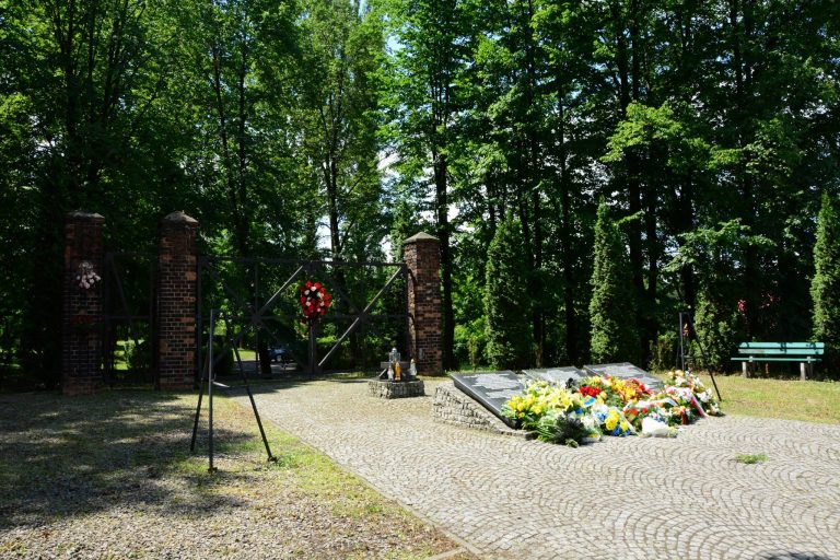 Stellungnahme des VdG-Vorstandes zum 75. Jahrestag des Kriegsendes / Stanowisko zarządu ZNSSK z okazji 75 rocznicy zakończenia wojny Stellungnahme des VdG-Vorstandes zum 75. Jahrestag des Kriegsendes / Stanowisko zarządu ZNSSK z okazji 75 rocznicy zakończenia wojny