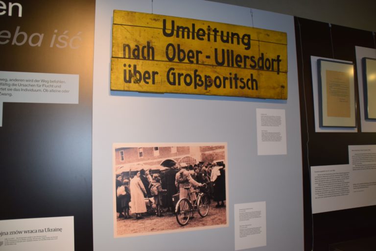 Fluchterfahrungen in verschiedenen Jahrhunderten Fluchterfahrungen in verschiedenen Jahrhunderten