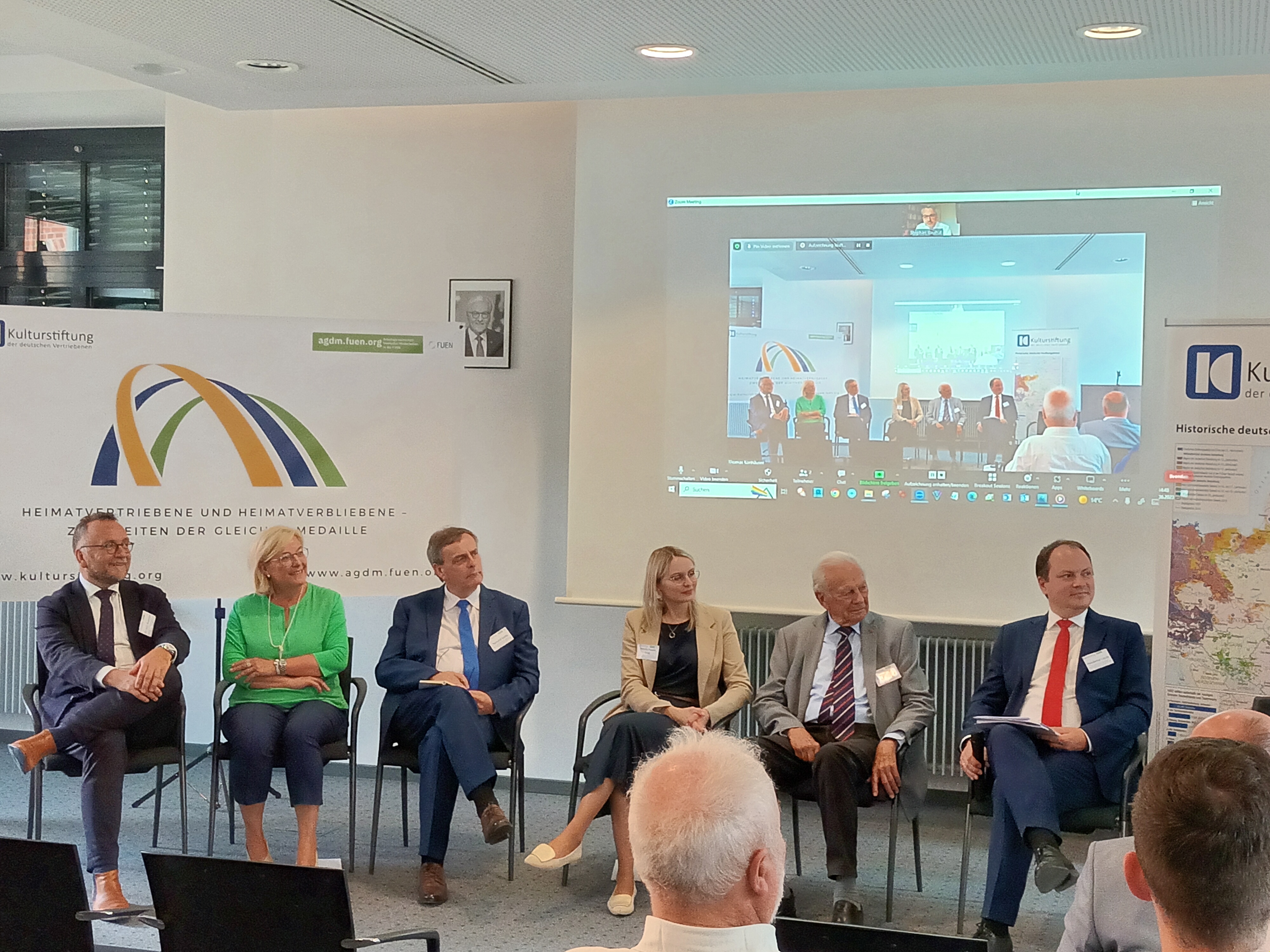 In Bayreuth tagten die Heimatvertriebenen und Heimatverbliebenen zum 4. Mal zusammen In Bayreuth tagten die Heimatvertriebenen und Heimatverbliebenen zum 4. Mal zusammen