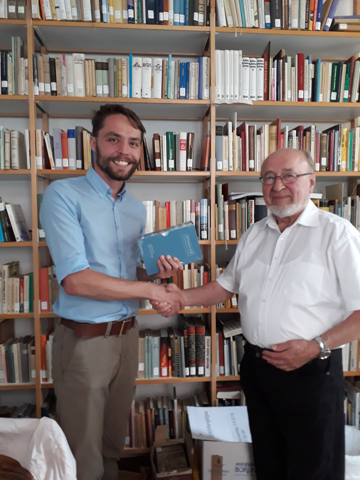 Großzügige Buchspende an Bibliothek in Olmütz Großzügige Buchspende an Bibliothek in Olmütz