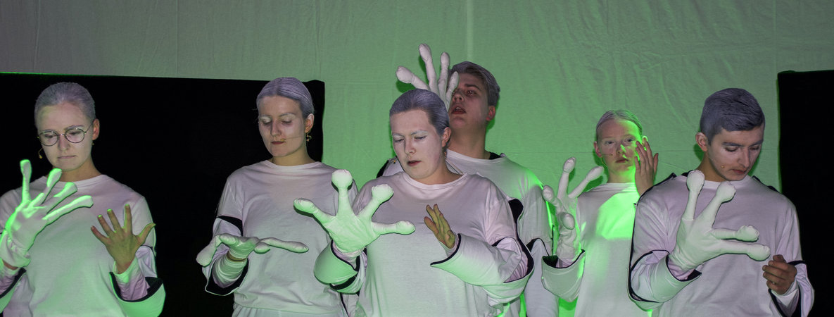 Theaterstück „Amphibien“ feiert Premiere in Kiel Theaterstück „Amphibien“ feiert Premiere in Kiel