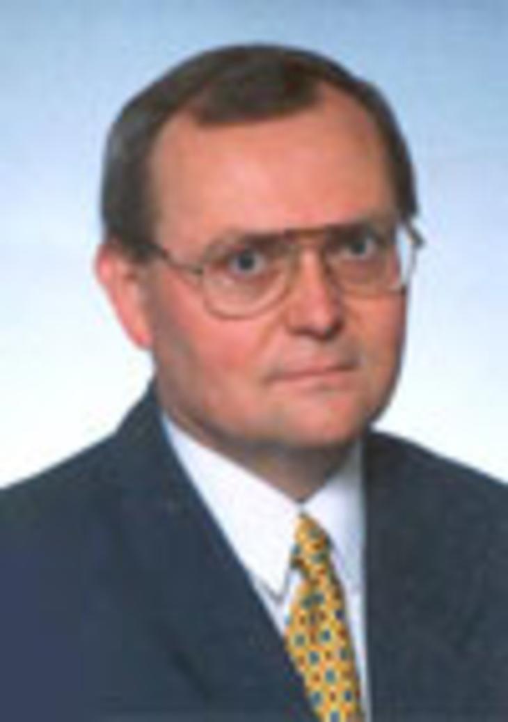Dr. Ondrej Pöss Dr. Ondrej Pöss